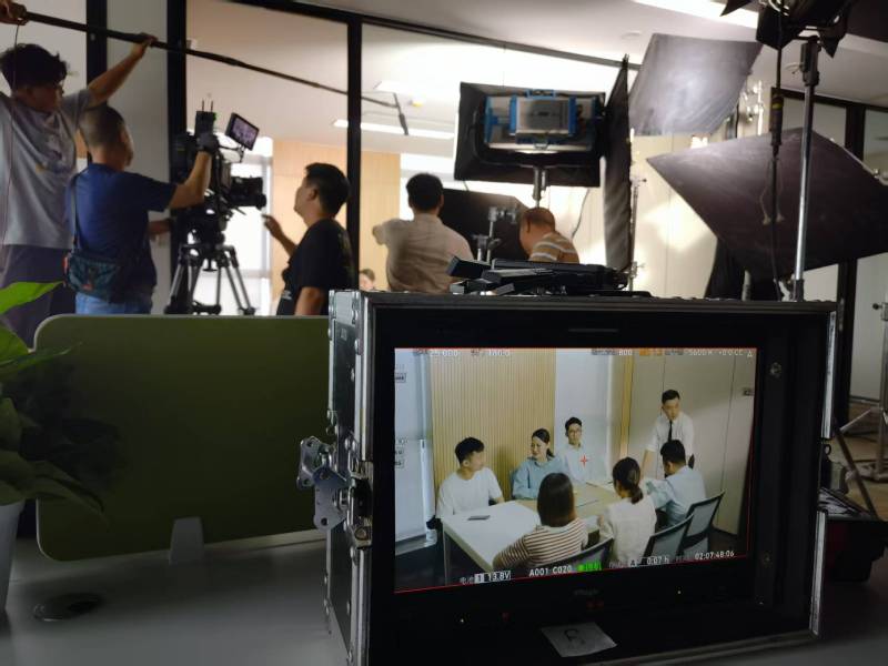 永仁县TVC拍摄公司：科技产品视觉化大师，诠释未来感与功能美学